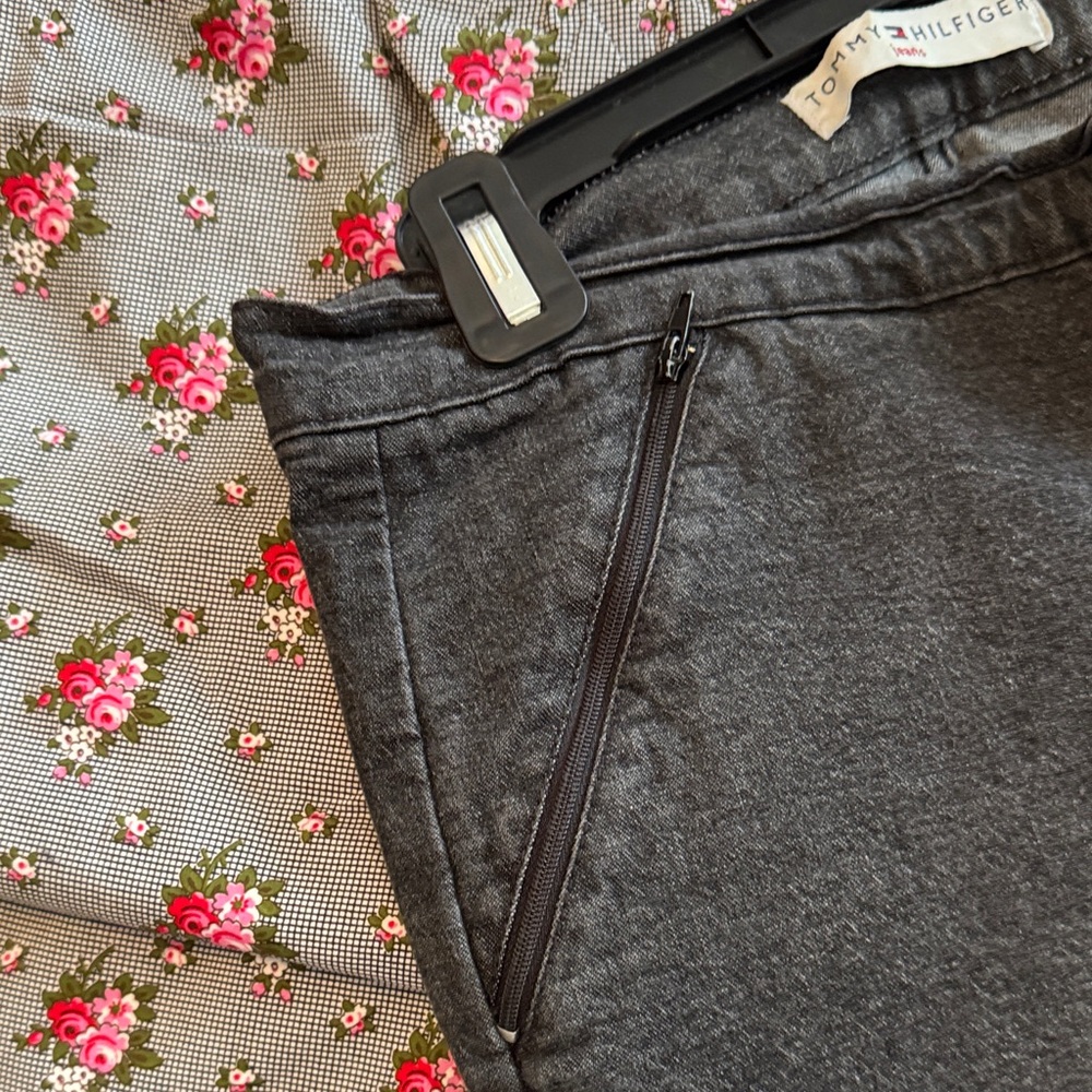 Vintage Tommy Hilfiger Black Straight Leg Jeans with Stretch